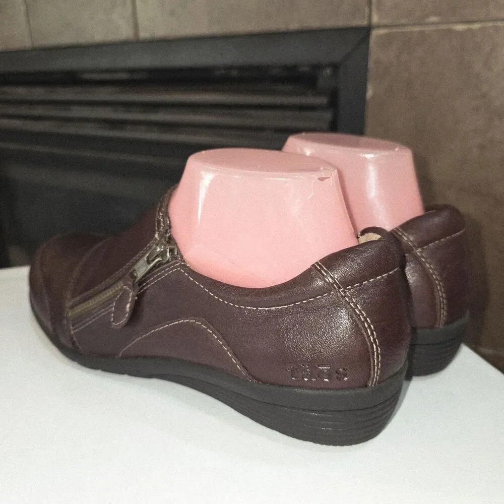 Taos Sz 8.5 Character Brown Leather Casual Side Zip Closure Boho Logo Loafers